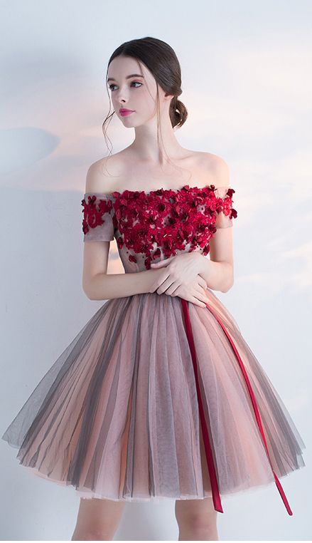 фото выпускгое платье пышное короткое с цветами