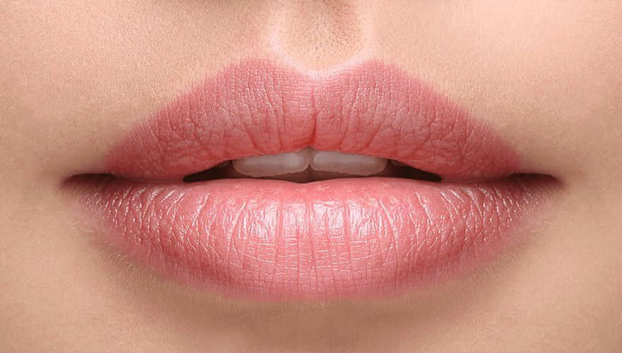 Увеличение губ с помощью гиалуроновой кислотой: основные преимущества