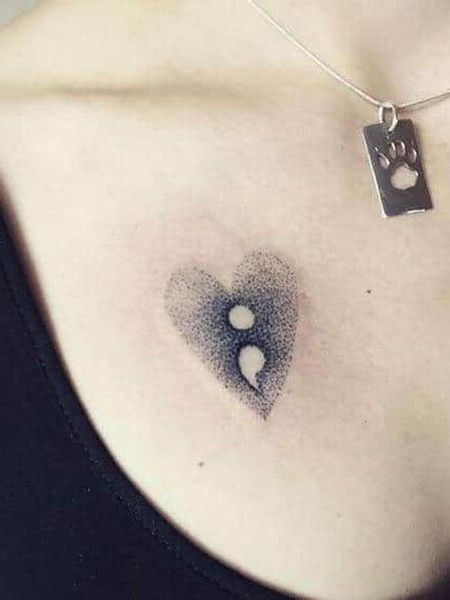 Топ-50 лучших татуировок на груди для женщин