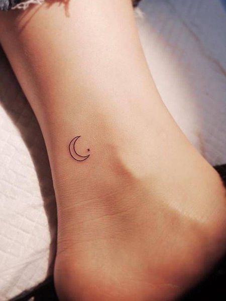 Топ-20 незабываемых татуировок с луной для женщин