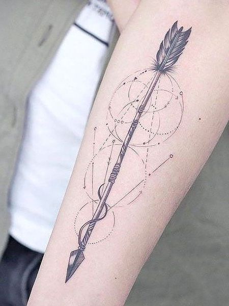 50 лучших татуировок с изображением стрел для женщин и мужчин