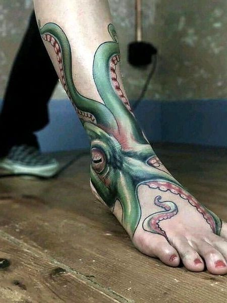 50 уникальных татуировок на ногах для женщин