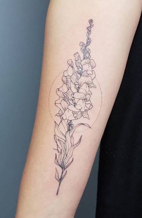 Топ-30 шикарных татуировок с цветами для женщин