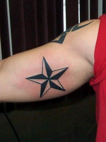 Топ-50 крутых татуировок со звездами для женщин и мужчин