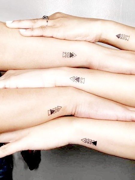 Топ-28 символичных татуировок для братьев и сестер