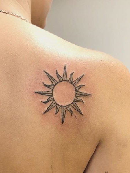 Топ-20 лучших татуировок солнца для женщин